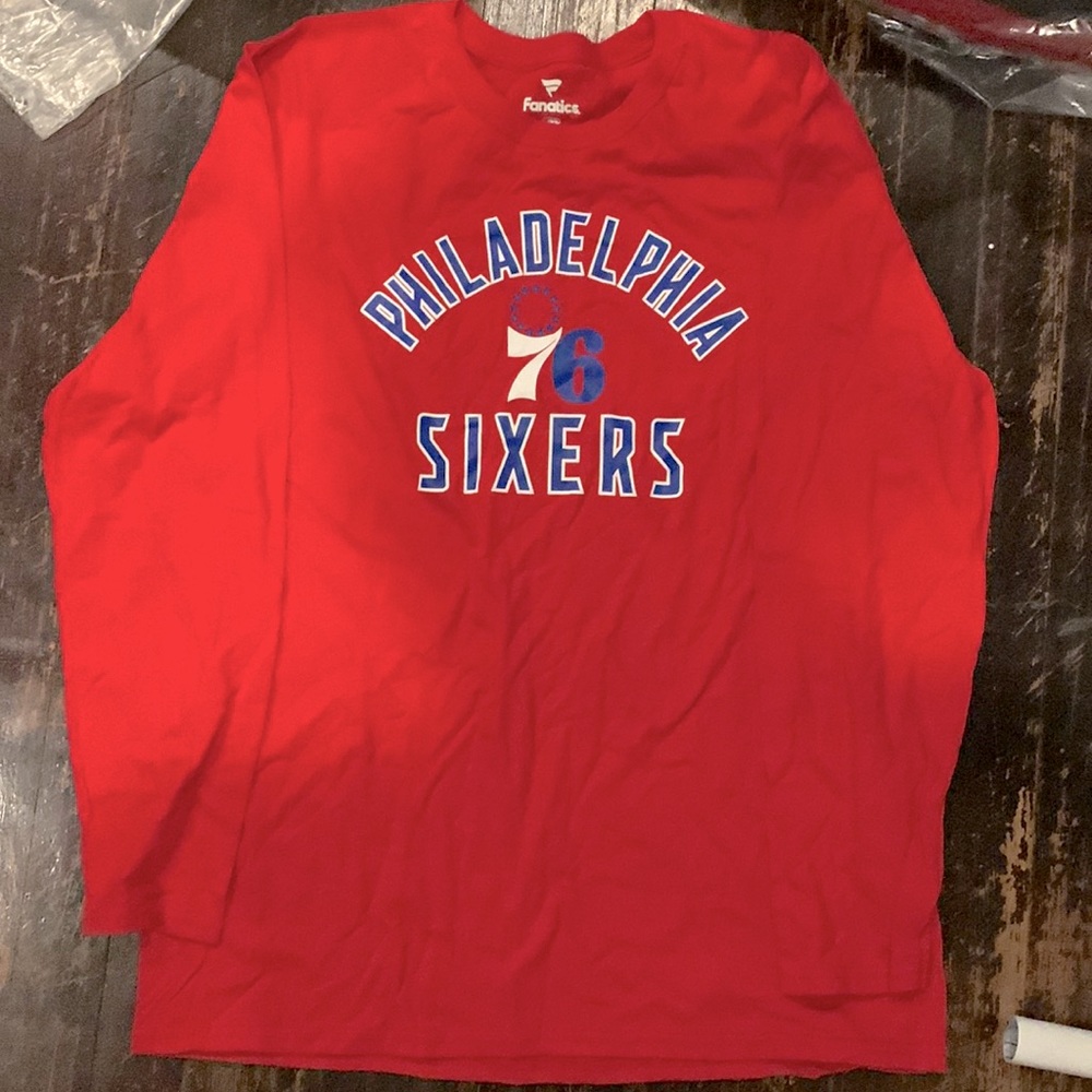Men’s size large long sleeve Philadelphia 76ers T-shirt